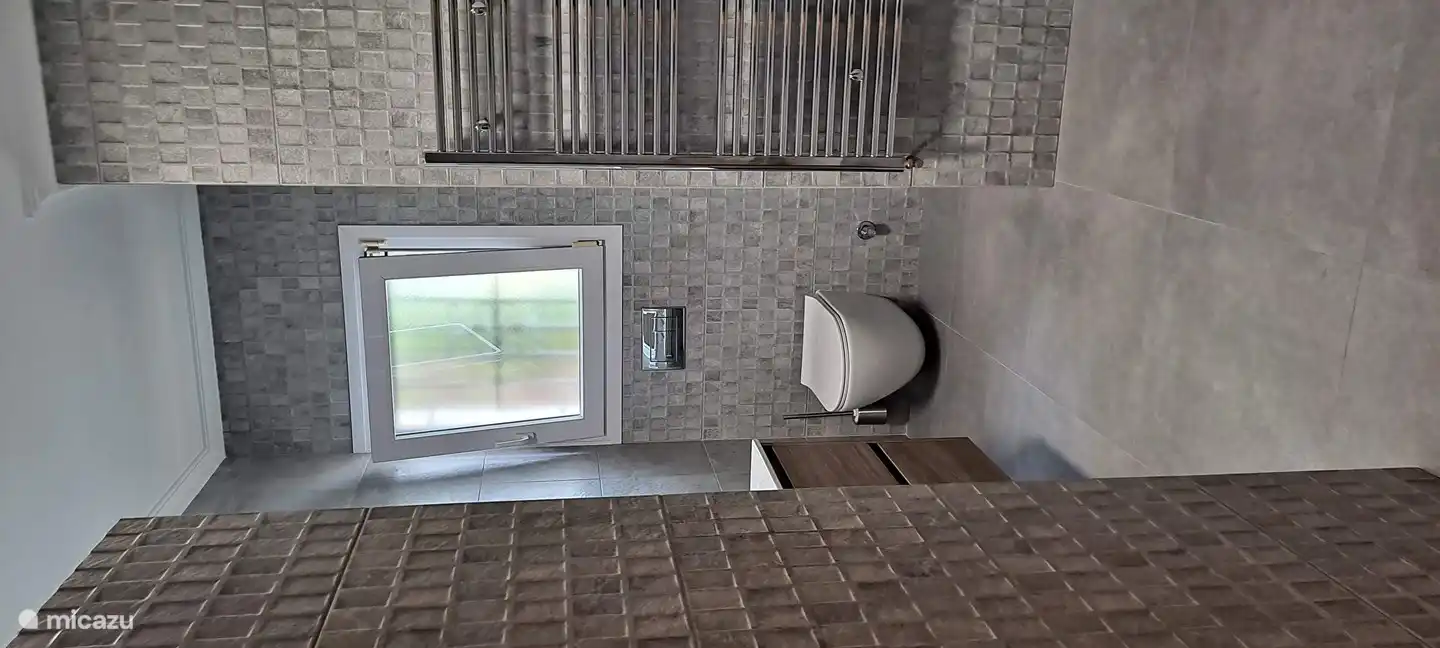 Y este es el baño de invitados.
DESPUÉS DE LA RENOVACIÓN :-))))