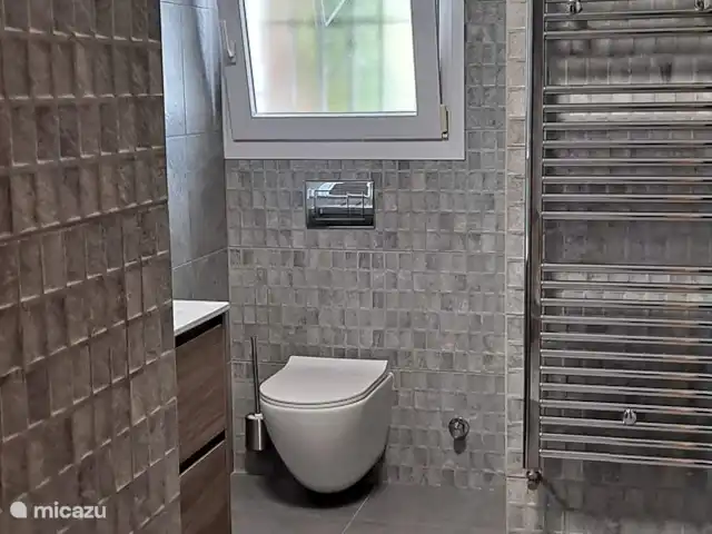 Location de Vacances Espagne, Costa Blanca, Moraira, villa - Villa Flamenca Et voici la salle de bain des invités
APRÈS LA RÉNOVATION :-))))