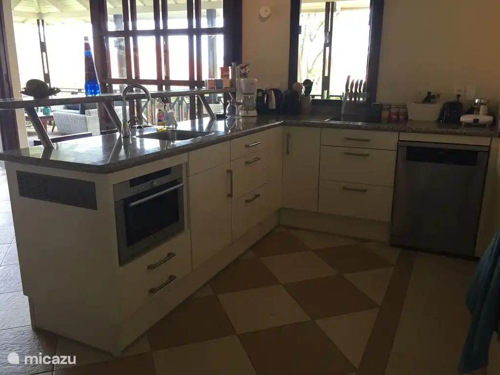 Nouvelle cuisine entièrement équipée