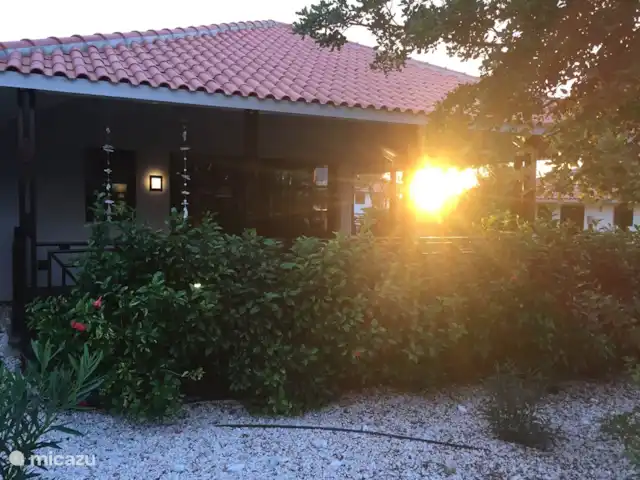 Blue Bay Curaçao Beach Villa | Curaçao, Curaçao-Centre, Blue Bay - villa Le soleil du soir atteint la véranda