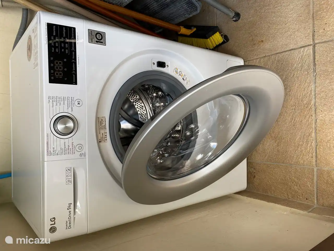 Utilisation gratuite d'une machine à laver moderne