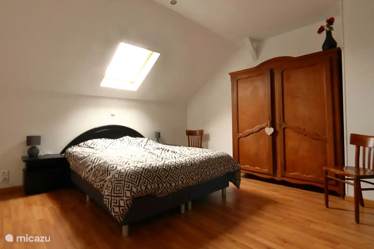 Habitación abuhardillada somier doble