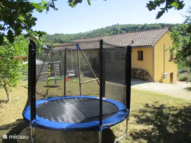 Les Cinq Papillons | France, Dordogne, Marnac - maison de vacances Trampoline pour les enfants
