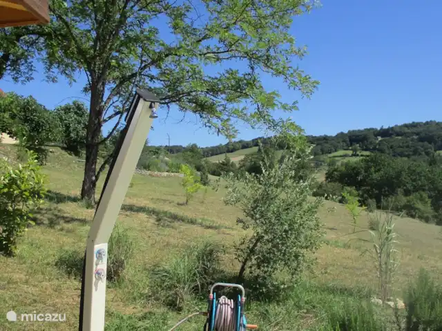 Les Cinq Papillons | France, Dordogne, Marnac - maison de vacances douche extérieure