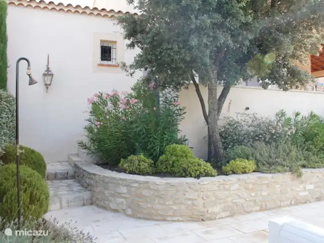 Location de Vacances France, Vaucluse, Saumane-de-Vaucluse, villa - Les Demeures du Luc Villa 308 Douche extérieure