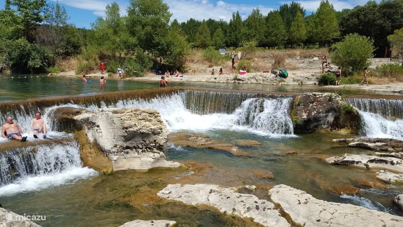 Belle baignade dans la rivière