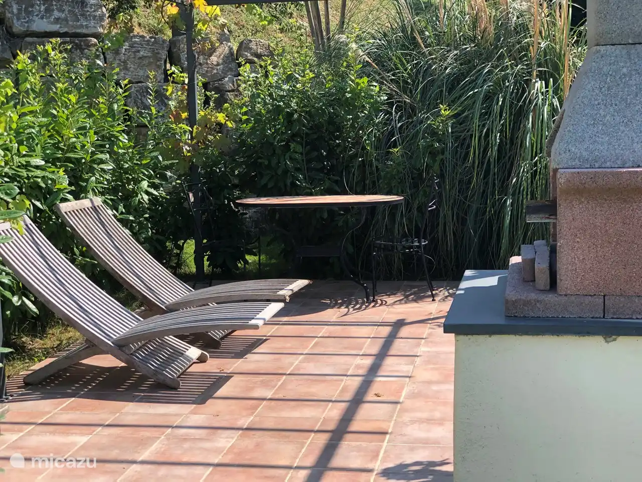 Terrasse abritée d'Espresso