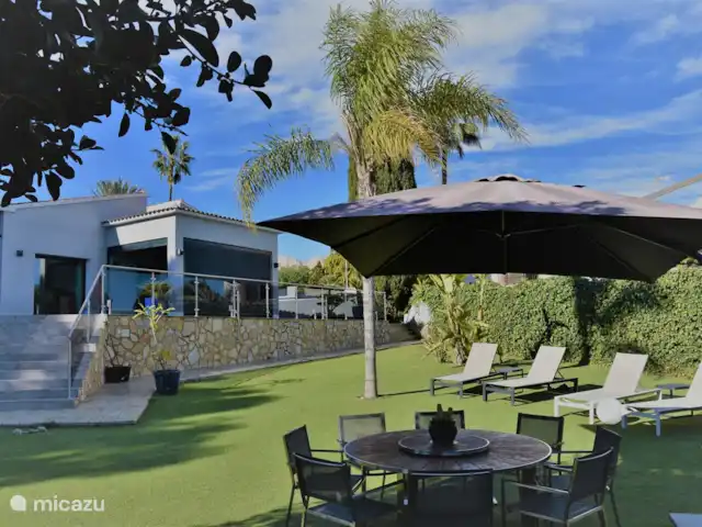 La Guinda del Pastel | Espagne, Costa Blanca, Benidorm - villa Coin repas et transats dans le jardin