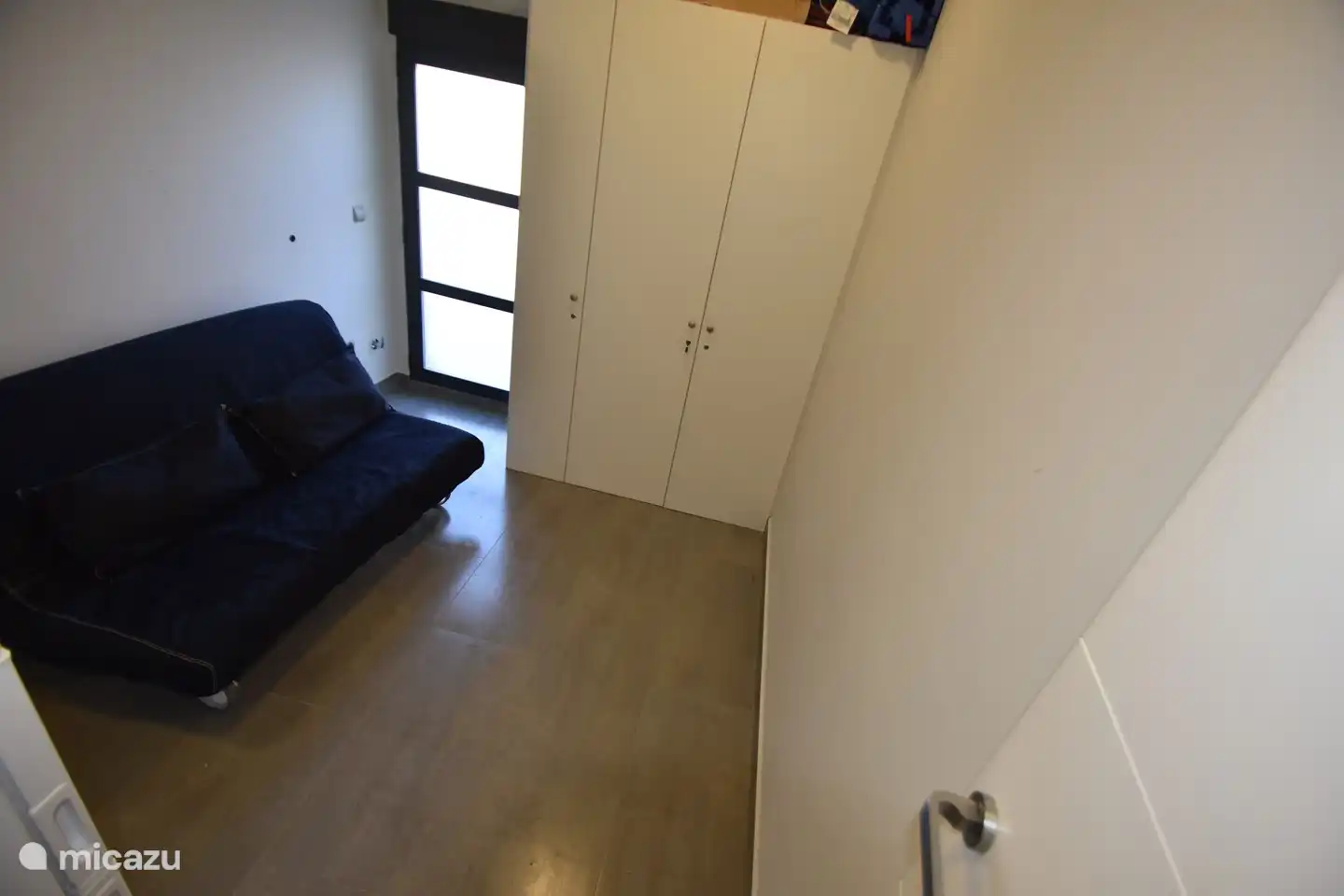 Habitación con sofá cama