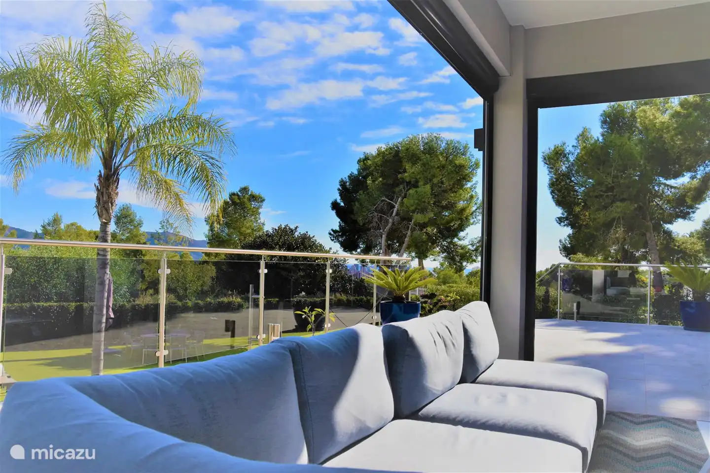 Vista al jardín desde el salón