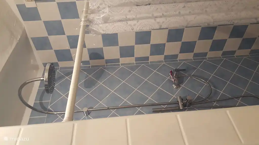 Regen Dusche und WC mit Bidet im Cantina Schlaf