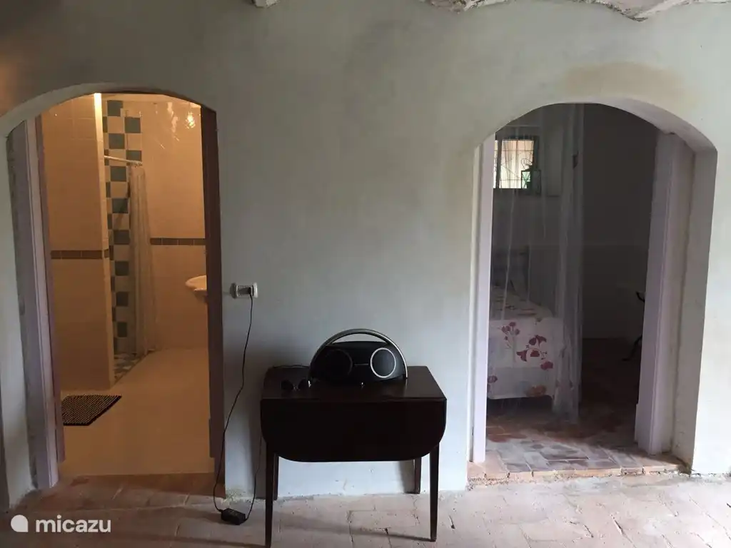 Separater Eingang zum Bad und Schlafzimmer Wohnung Cantina