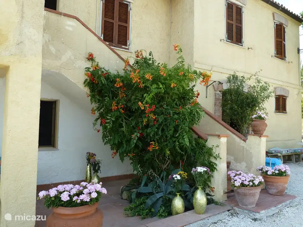 SOPRA San Vito Treppe Eingang zu einer privaten Wohnung Sopra San Vito