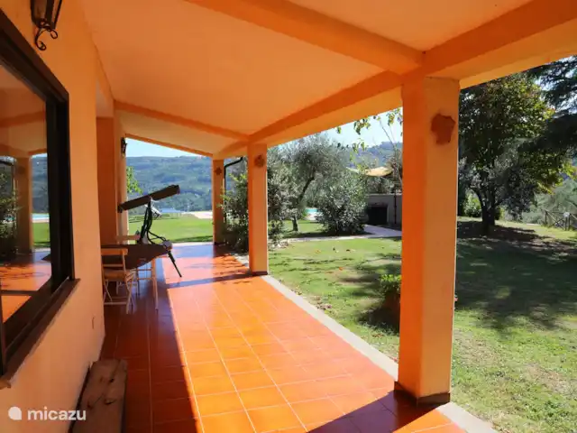 Villa Sabine | Italie, Le Latium, Castelnuovo di Farfa - villa Galerie couverte avec terrasse côté sud