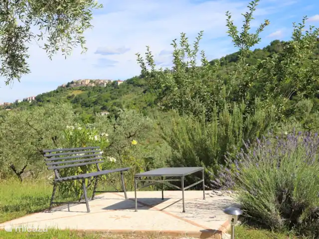 Villa Sabine | Italie, Le Latium, Castelnuovo di Farfa - villa Quatrième terrasse avec vue sur Monte Sante Maria