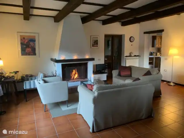 Villa Sabine | Italie, Le Latium, Castelnuovo di Farfa - villa En début et en fin de saison, il y a une cheminée confortable dans le salon