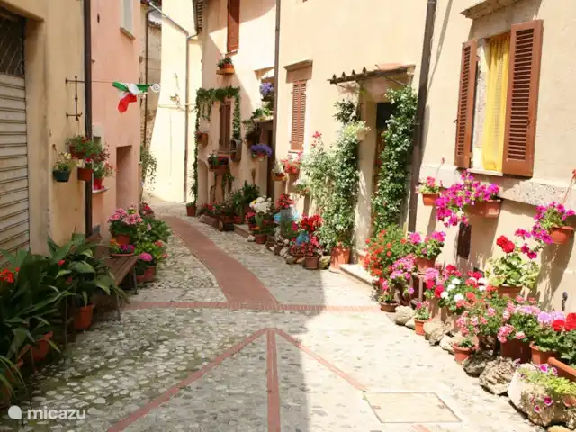 Villa Sabine | Italie, Le Latium, Castelnuovo di Farfa - villa Castelnuovo est un village agréable avec un hameau médiéval