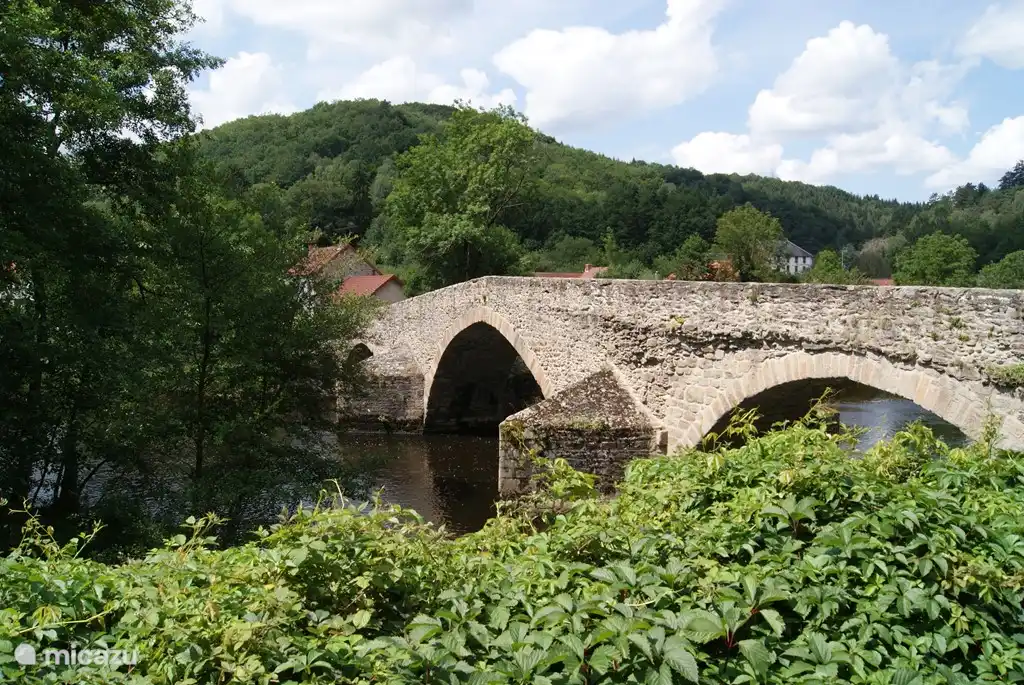 Alte römische Brücke in Pont-de-Menat