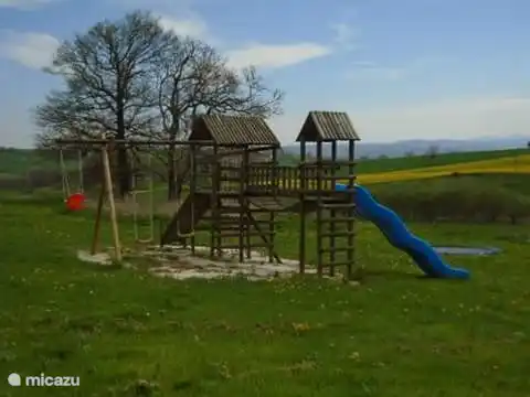 Spielplatz und Trampolin