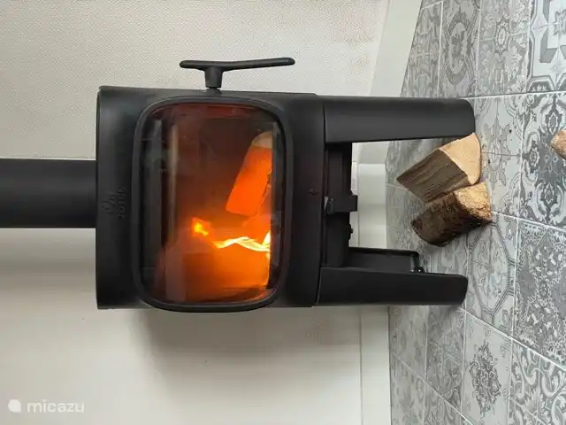 Ontspannen bij de houtkachel