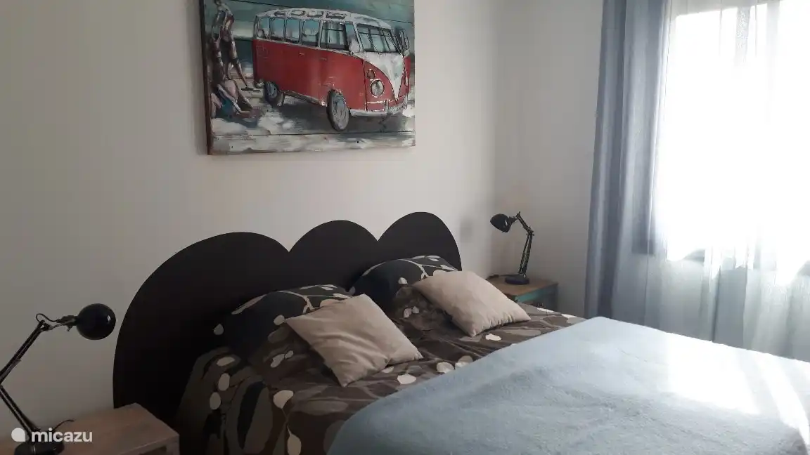 Schlafzimmer mit Doppelbett 160x200