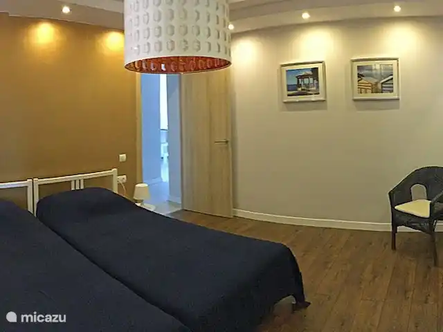 Location de Vacances Espagne, Costa Brava, Sant Feliu de Guíxols, appartement - Caleta del Sol Sant Feliu de Guixols La grande chambre (22m) pour 2 personnes avec 2x lits simples. Il y a aussi assez d'espace ici pour ajouter un lit bébé gratuit.