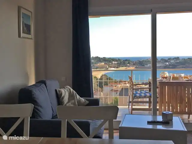 Location de Vacances Espagne, Costa Brava, Sant Feliu de Guíxols, appartement - Caleta del Sol Sant Feliu de Guixols La belle vue depuis la table à manger dans le salon.