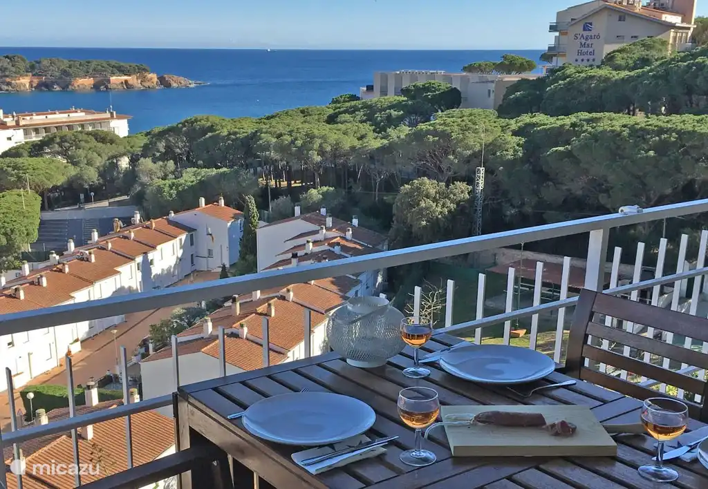 Ihr Blick von unserem großen Balkon. Das Meer, der Strand und die Promenade mit restaurants sind weniger als 5 Minuten zu Fuß.