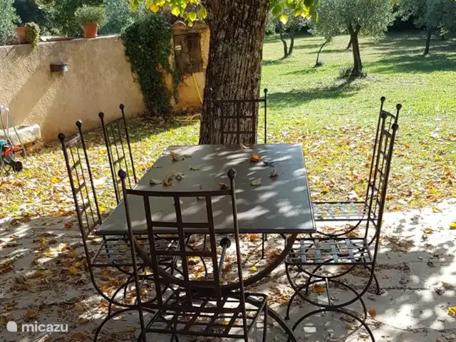 Villa les Roses | France, Var, Aups - villa Déjeuner à l’extérieur.