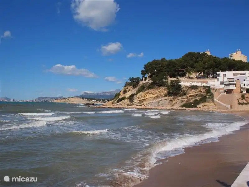 La plage en face d'el Portet est à 5 minutes à pied