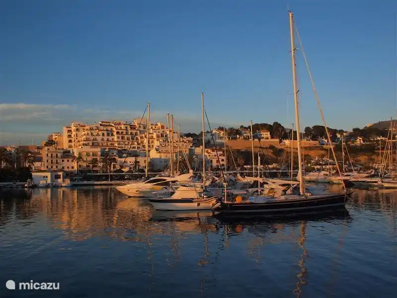 Voir Moraira depuis la mer