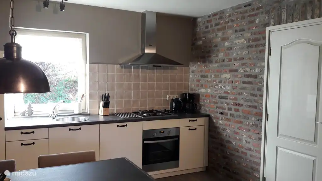 Küche, komplett ausgestattet. Ausgestattet mit allen Notwendigkeiten eine köstliche Mahlzeit zuzubereiten.