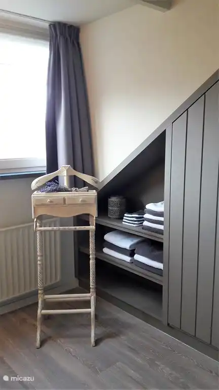 Wohlig Schlafzimmer eingerichtet. Handtücher sind selbstverständlich kostenlos.