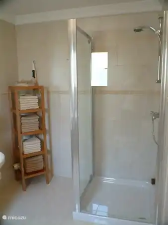 Hauptbadezimmer en suite