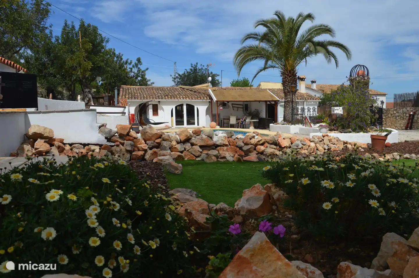 Rent Villa Jalon in Jalon, Costa Blanca. Micazu