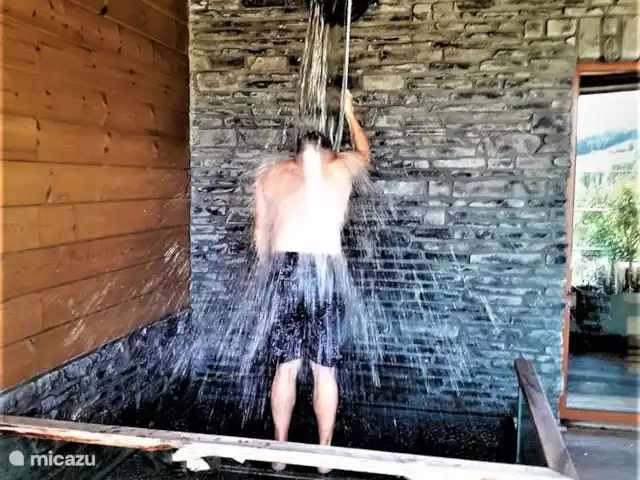 Wellness Chalet ROOS in Durbuy | Belgique, Ardennes, Bomal-sur-Ourthe - villa Le seau à tirer ! Une action cool !