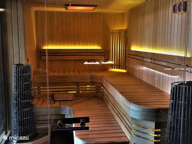 Wellness Chalet ROOS in Durbuy | Belgique, Ardennes, Bomal-sur-Ourthe - villa Détendez-vous dans le grand sauna, avec chromothérapie et parfum.