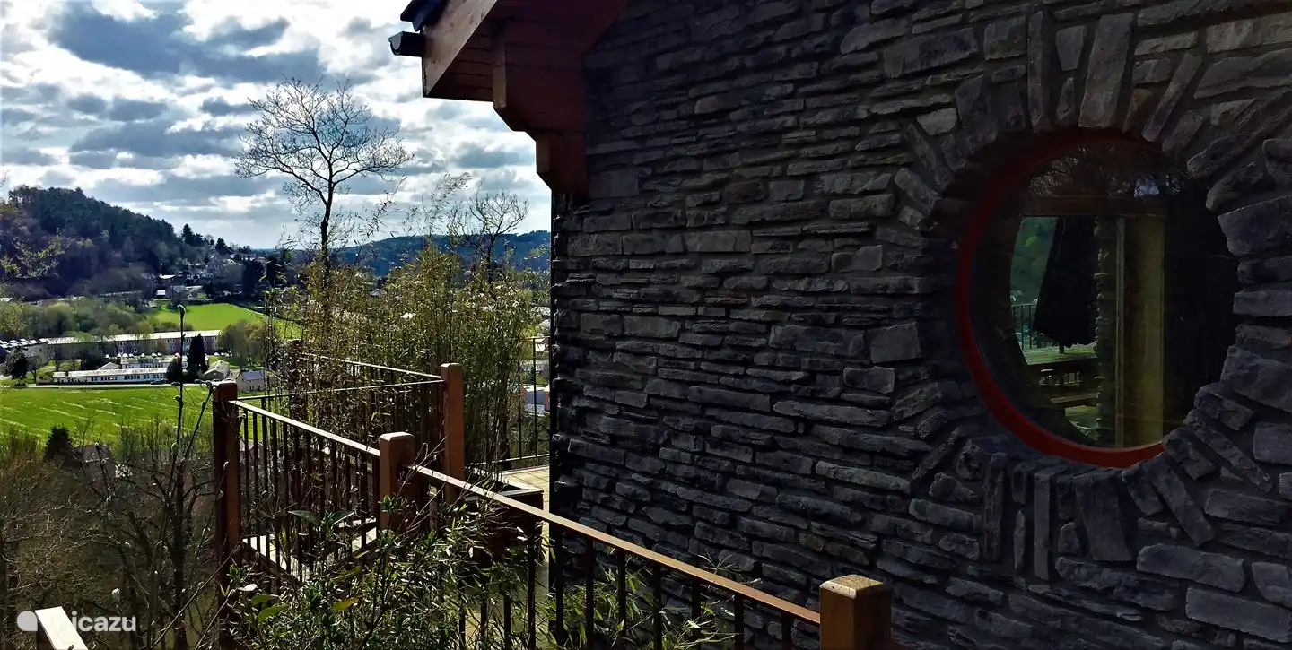 Auch auf dieser Seite des Hauses atmet Ardennen-Urlaubsfeeling!