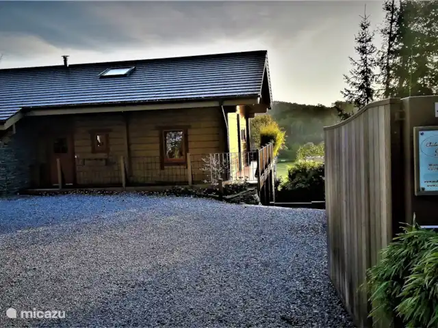 Wellness Chalet ROOS in Durbuy | Belgique, Ardennes, Bomal-sur-Ourthe - villa Accès au grand parking.