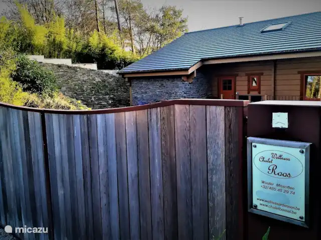 Wellness Chalet ROOS in Durbuy | Belgique, Ardennes, Bomal-sur-Ourthe - villa Une fois à l’intérieur, fermez le portail automatique et vous vous retrouverez en « intimité totale » dans votre propre centre de bien-être. Wellness Chalet Roos : une véritable expérience.