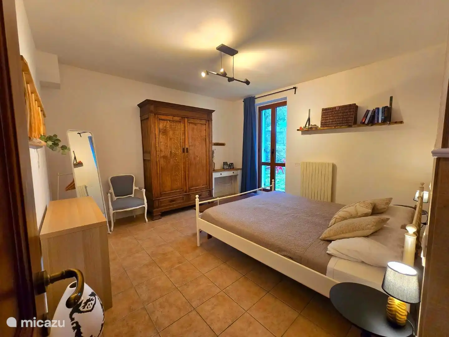 slaapkamer met grote kast