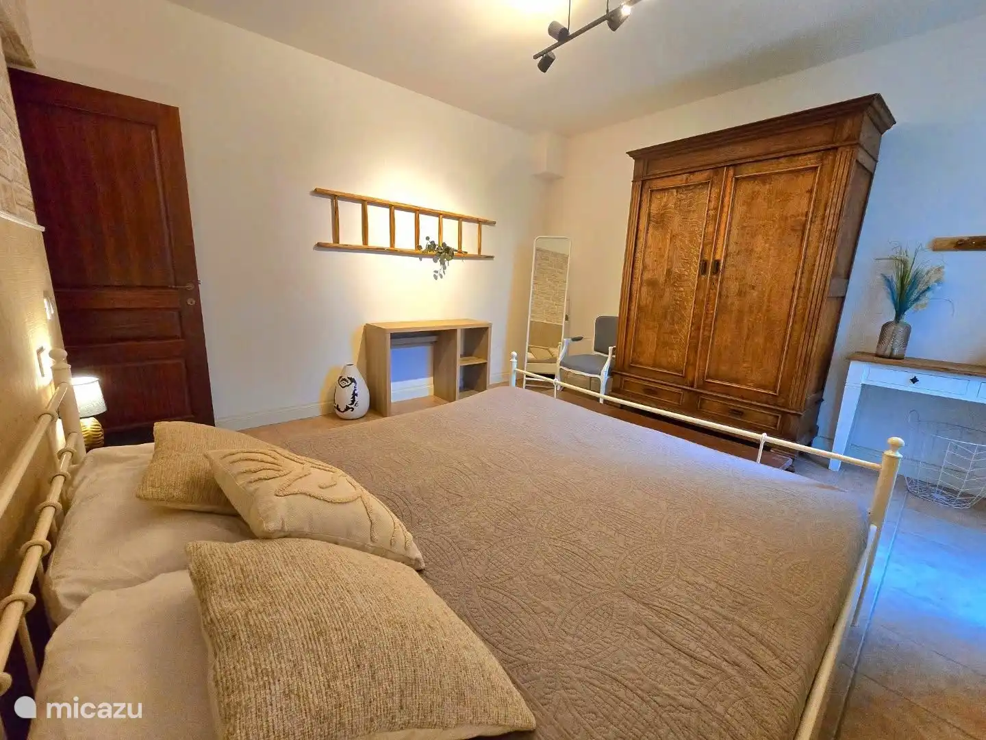 Slaapkamer met bureau