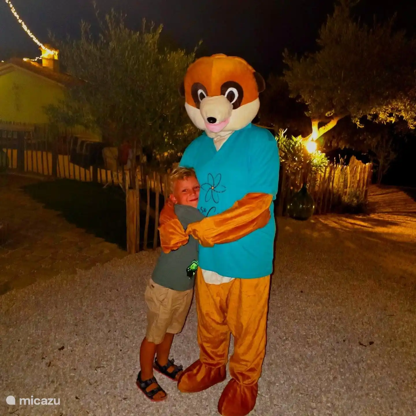 Padoe también está presente regularmente en verano para chocar los cinco con los niños o para acurrucarse y, por supuesto, para hacerse una foto juntos.