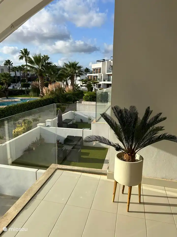 Terrasse : vue sur le jardin