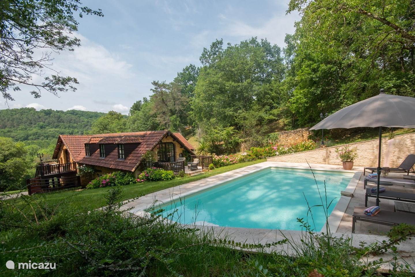 Rent Le Coustal In Auriac Du Perigord, Dordogne. | Micazu