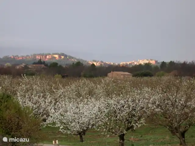 La Garussiere en Francia, Vaucluse, Les Cordiers - casa vacacional vista del rosellón