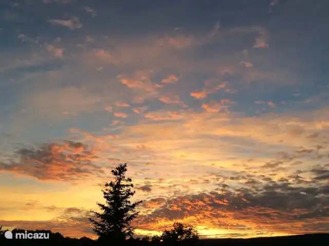 La Garussiere en Francia, Vaucluse, Les Cordiers - casa vacacional atardecer visto desde la terraza