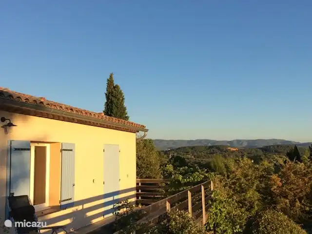 La Garussiere en Francia, Vaucluse, Les Cordiers - casa vacacional vista al sur