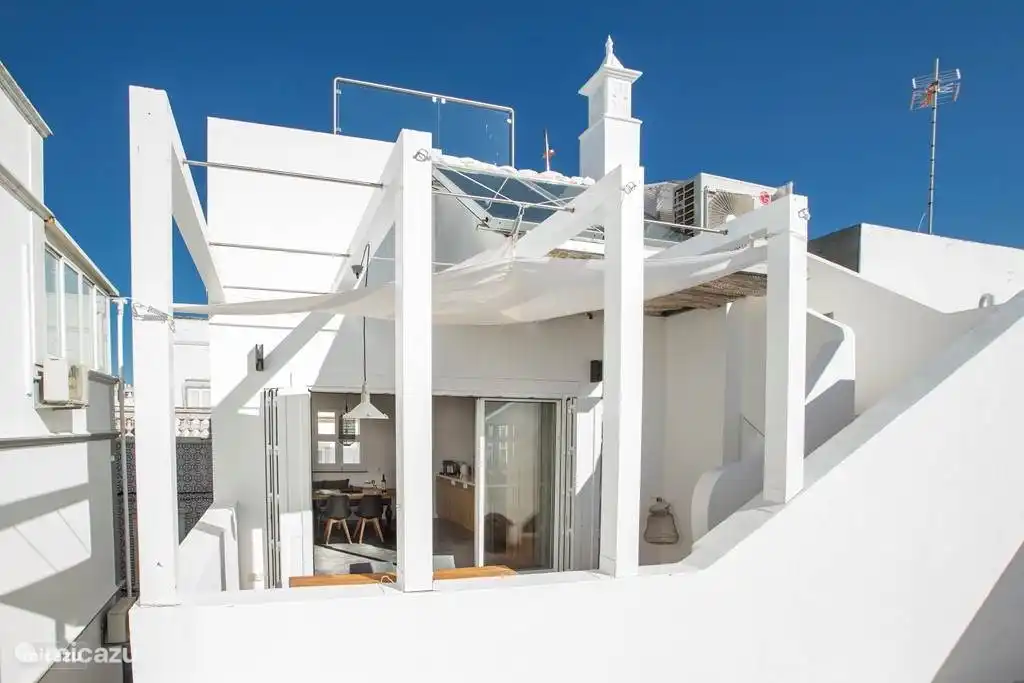 Terrasse von der Seite gesehen