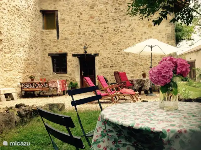 casa vacacional en Francia, Dordoña, Nontron – La pequeña casa Terraza